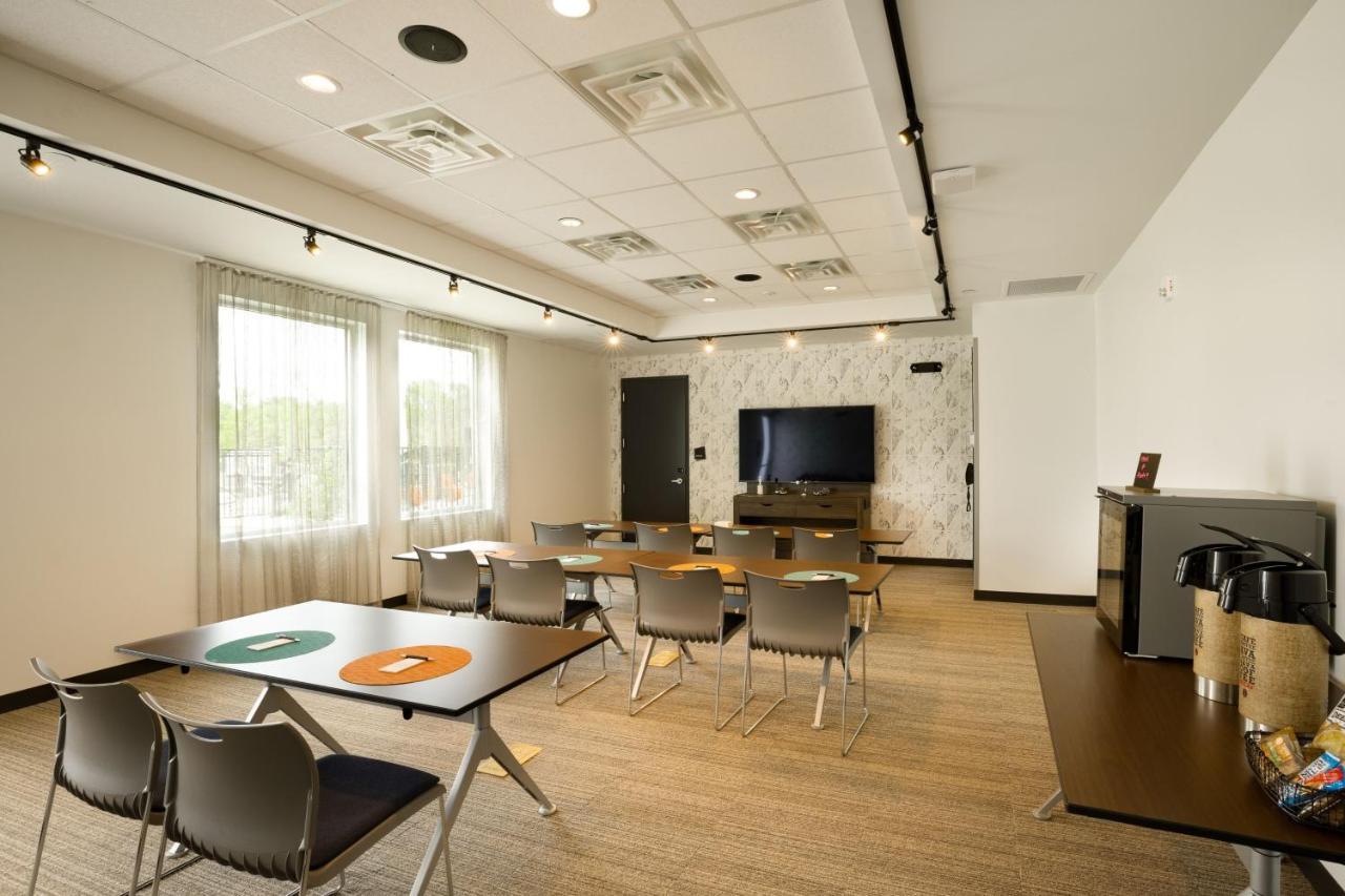 Готель Aloft Austin Airport Екстер'єр фото